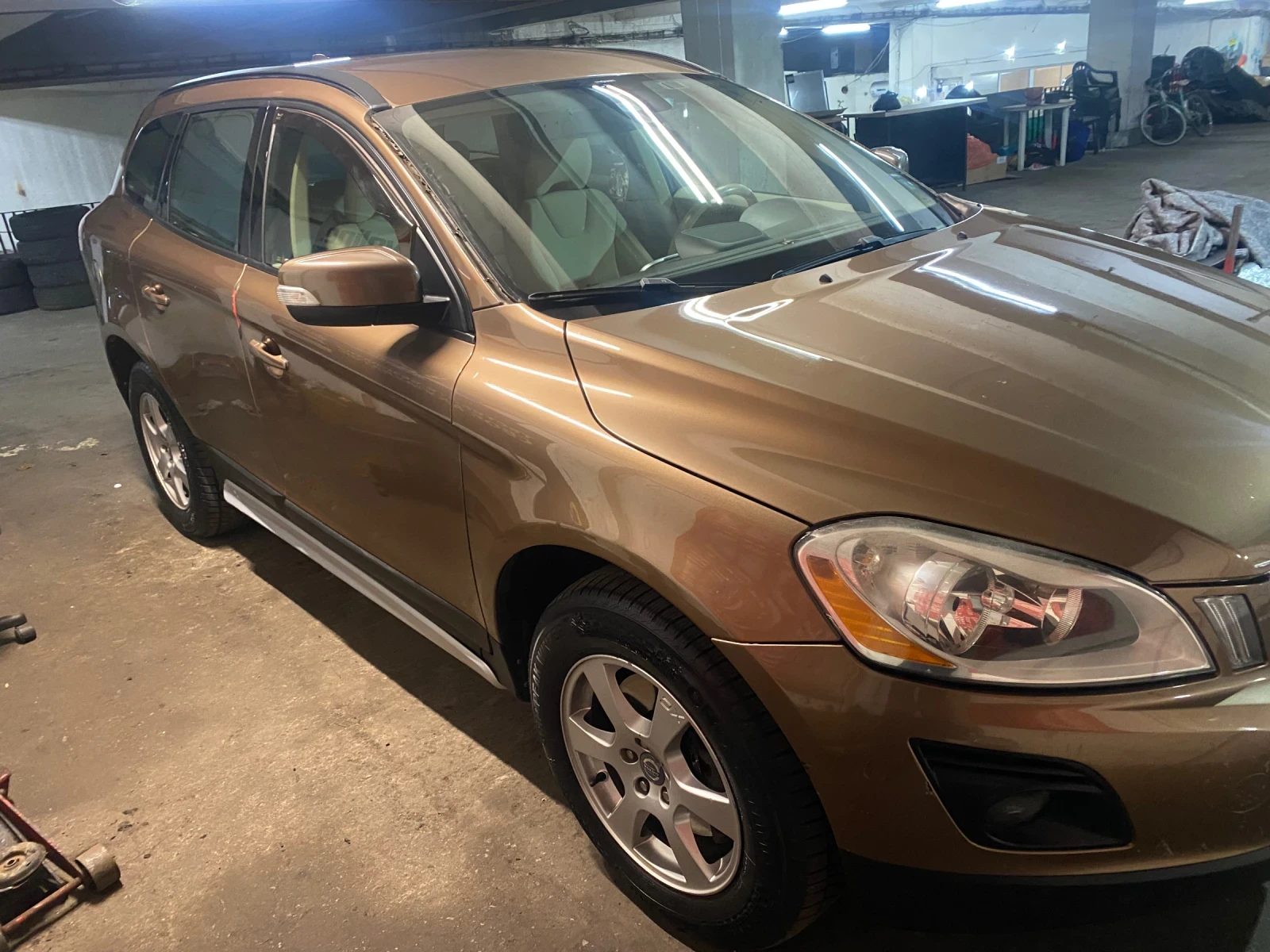 Volvo XC60 2.4D AWD - изображение 4