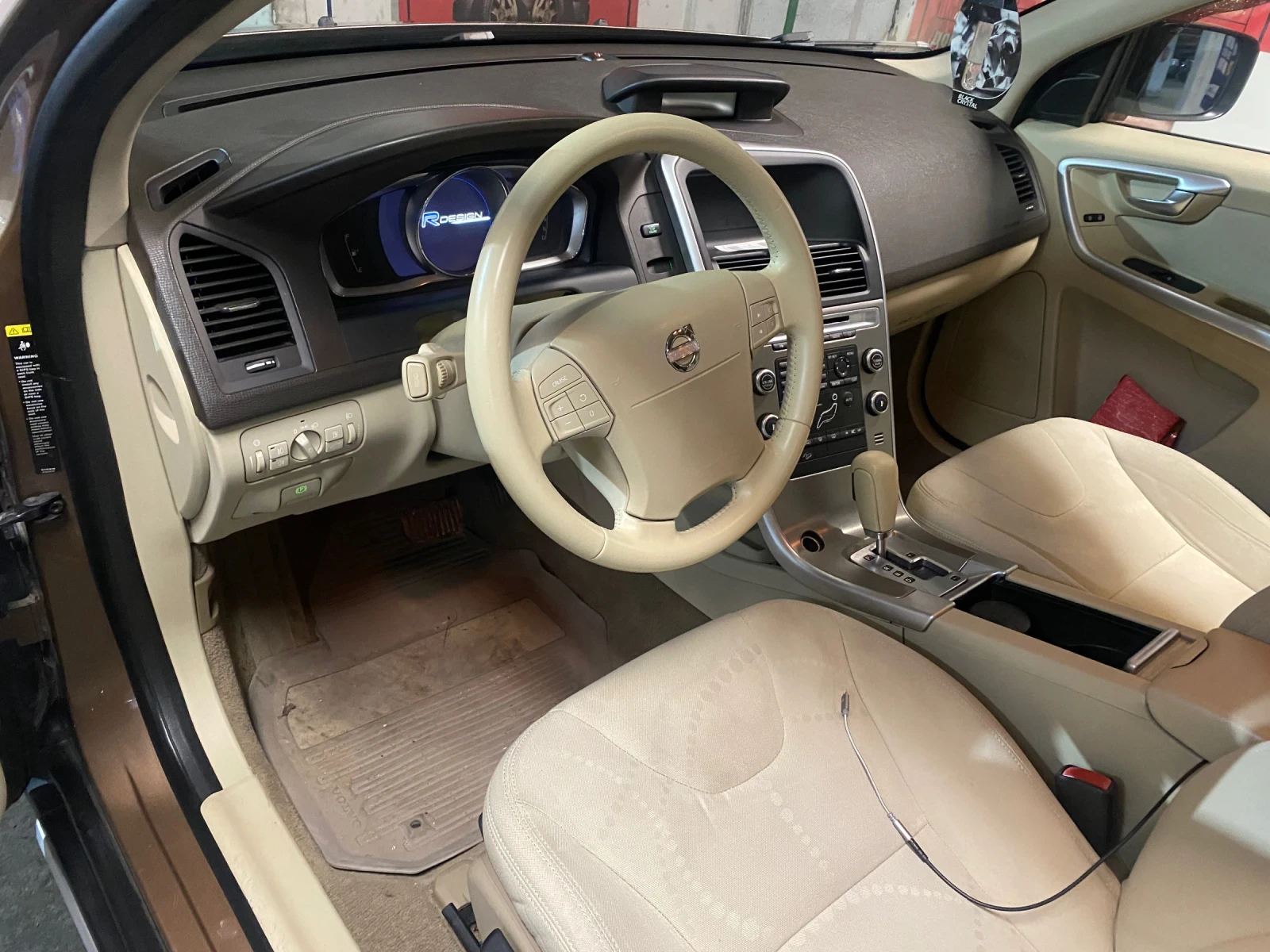 Volvo XC60 2.4D AWD - изображение 7