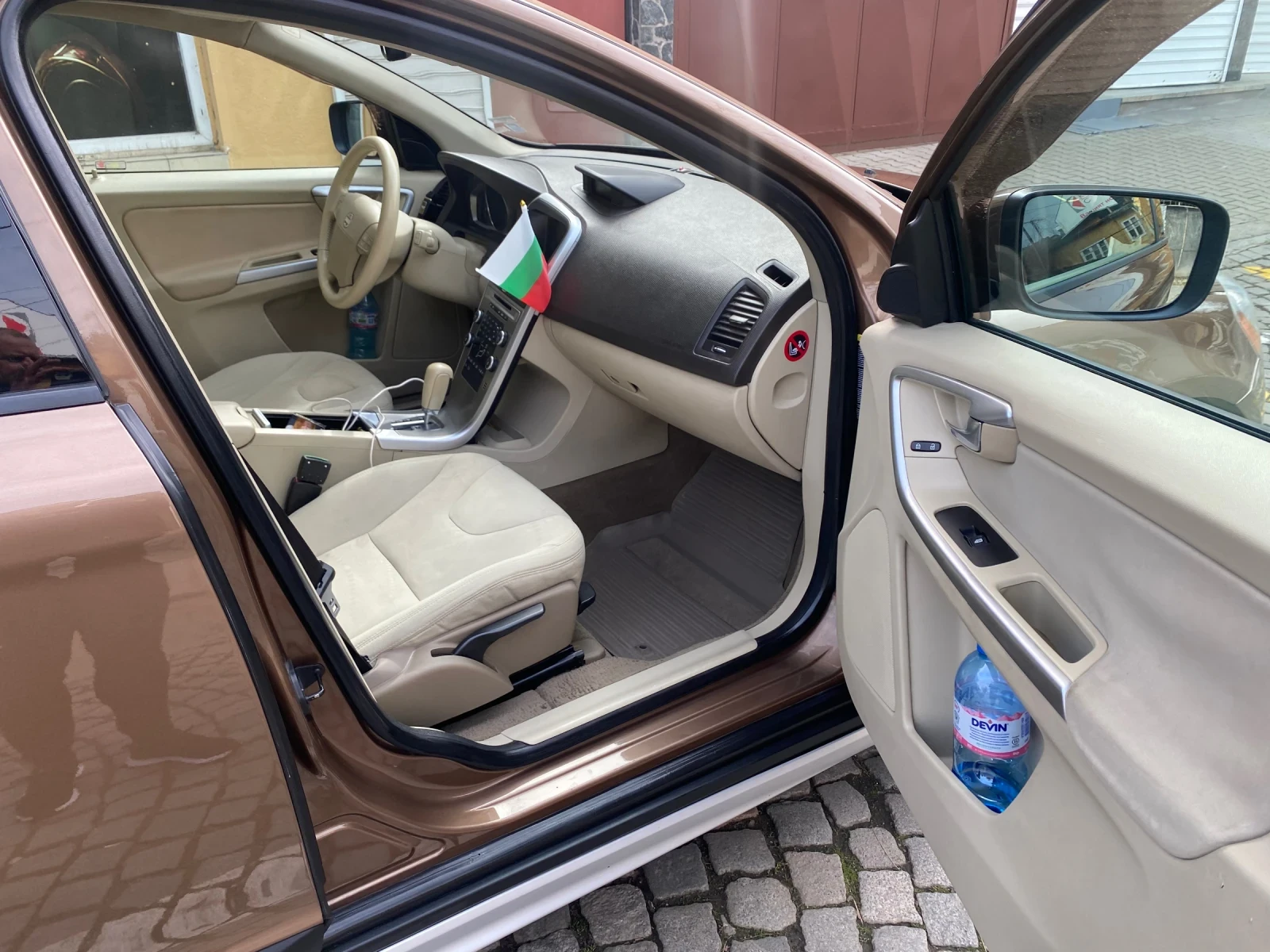 Volvo XC60 2.4D AWD, снимка 9 - Автомобили и джипове - 52878517