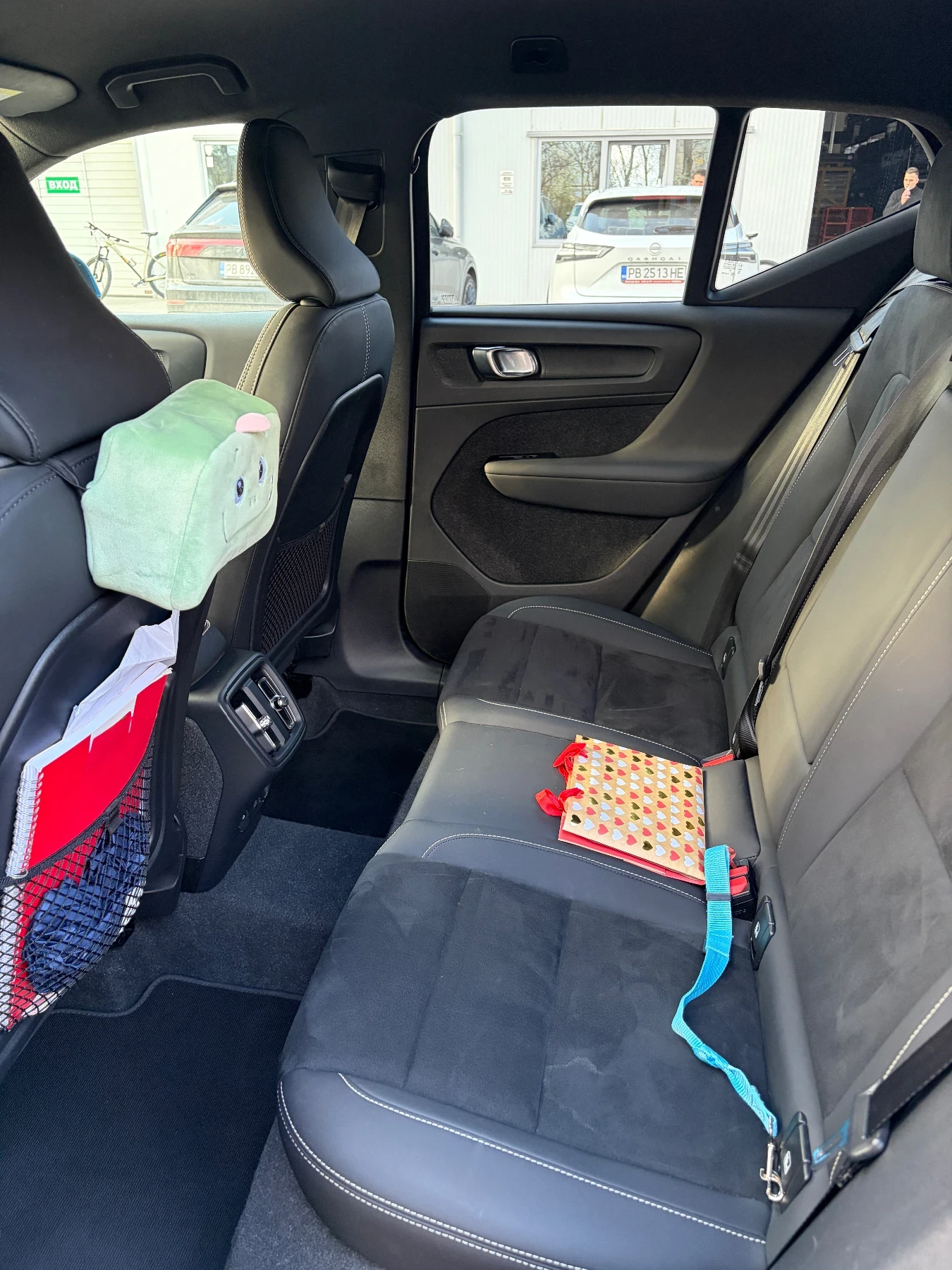 Volvo XC40 B3 Mild Hybrid, снимка 12 - Автомобили и джипове - 54005451