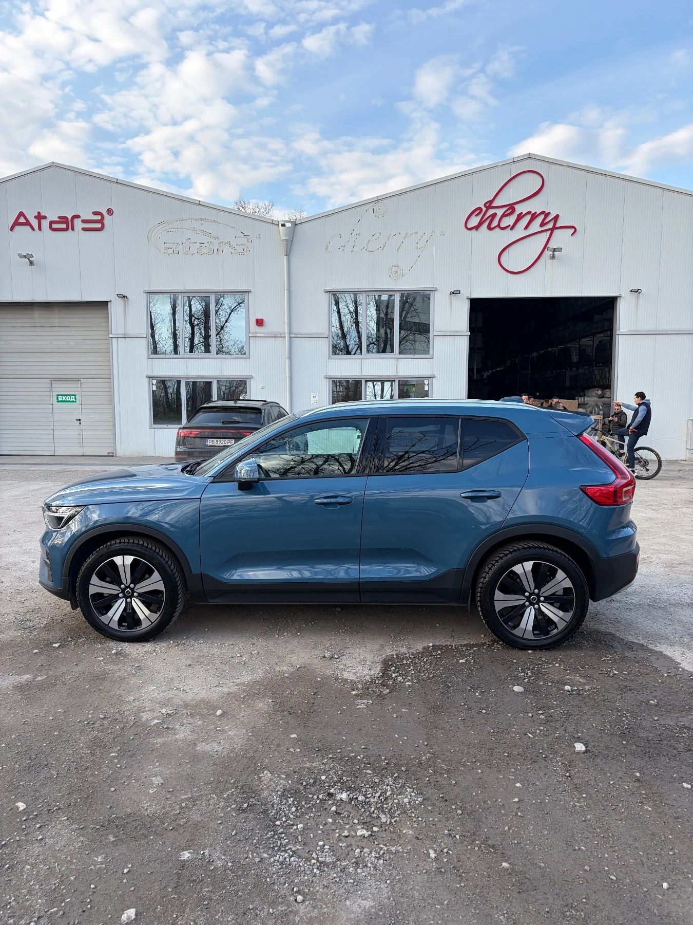 Volvo XC40 B3 Mild Hybrid, снимка 7 - Автомобили и джипове - 54005451