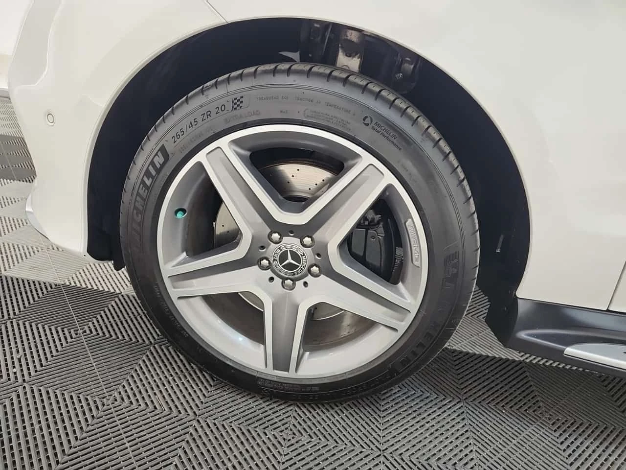 Mercedes-Benz GLE 400  AMG PACK | DISTRONIC | 360 | PANO | MEMORY | , снимка 6 - Автомобили и джипове - 54677629