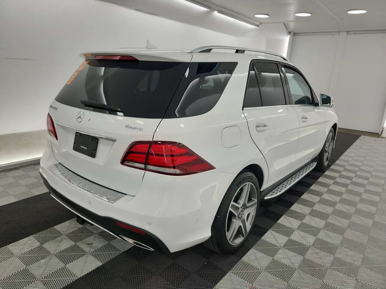 Mercedes-Benz GLE 400  AMG PACK | DISTRONIC | 360 | PANO | MEMORY | , снимка 3 - Автомобили и джипове - 54677629