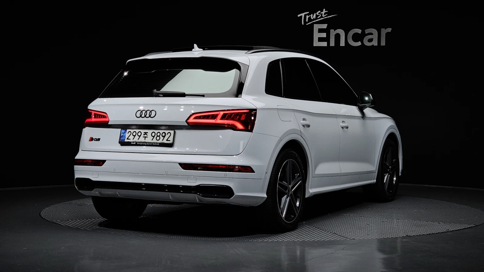 Audi SQ5 ЕЛ. БАГАЖНИК* HUD* 360* BLIND SPOT* КРАЙНА ЦЕНА, снимка 2 - Автомобили и джипове - 55593592