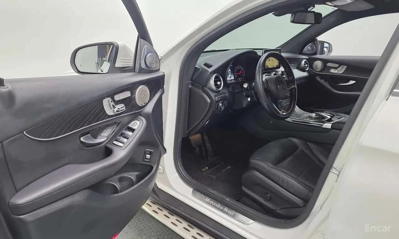 Mercedes-Benz GLC * GCL300 4MATIC Coupe * ЦЕНА ДО БГ, снимка 6 - Автомобили и джипове - 55606332