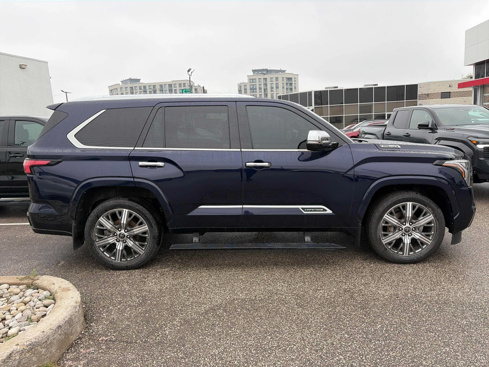 Toyota Sequoia CAPSTONE / ОБДУХВАНЕ / 360 / DISTRONIC / CARFAX, снимка 3 - Автомобили и джипове - 55897137