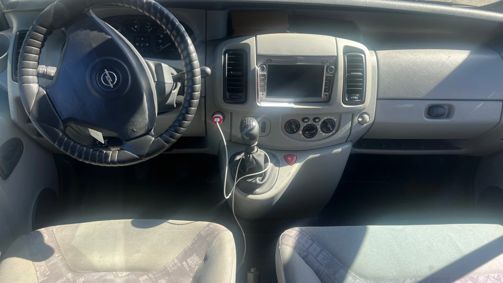 Opel Vivaro, снимка 11 - Бусове и автобуси - 55793364