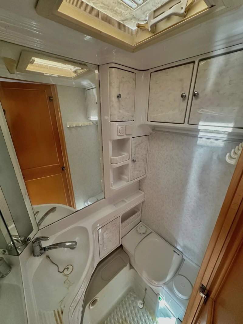 Каравана Hobby Prestige 720 / 9 метра/ НОВ ВНОС/ ГОЛЯМ ХЛАДИЛНИК/, снимка 16 - Каравани и кемпери - 52158998