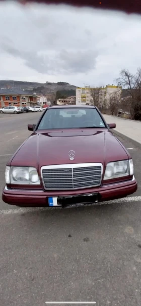 Mercedes-Benz 124 E220Т, снимка 1