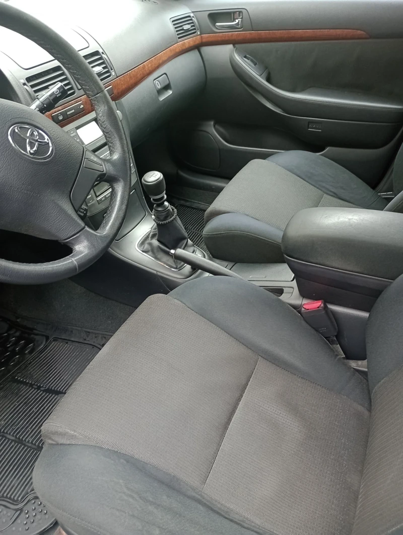 Toyota Avensis 2.2 D4D, снимка 13 - Автомобили и джипове - 49417287