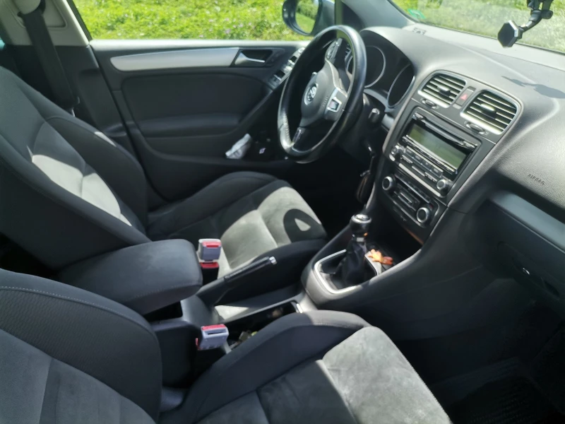 VW Golf 1.6, снимка 8 - Автомобили и джипове - 52304416
