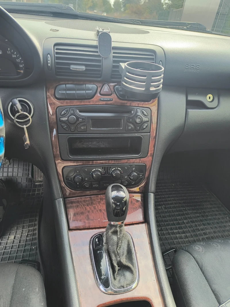 Mercedes-Benz C 200, снимка 4 - Автомобили и джипове - 52297007