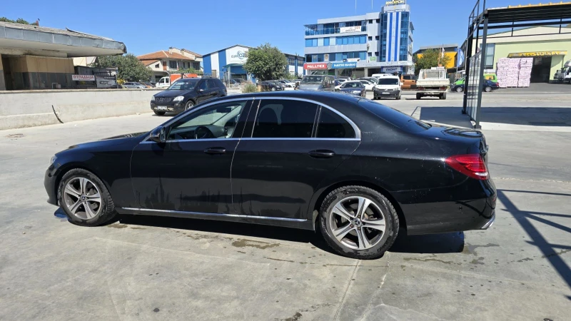 Mercedes-Benz E 220, снимка 5 - Автомобили и джипове - 53445704