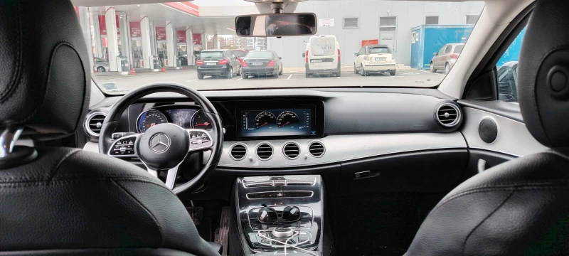 Mercedes-Benz E 220, снимка 8 - Автомобили и джипове - 53445704