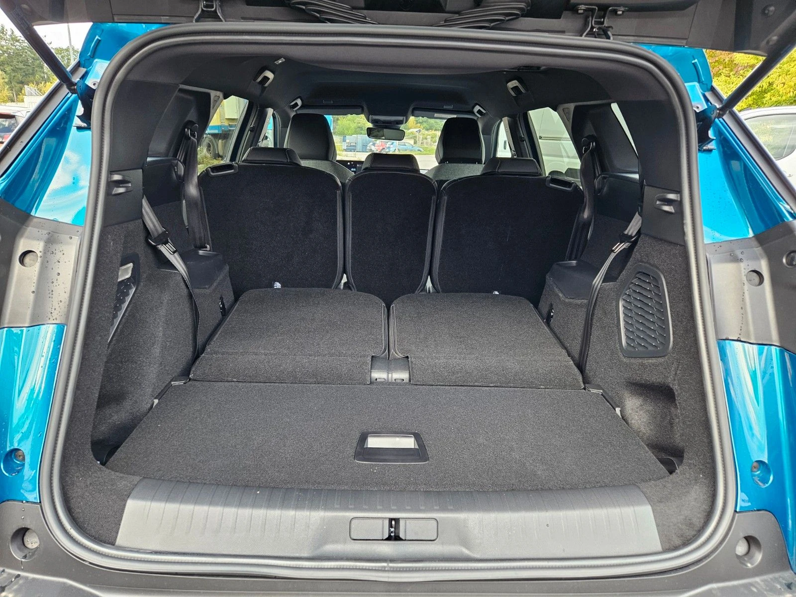 Peugeot 5008 E/ALLURE/213HP/PANO/AMBI/CARPLAY/LED/NAVI/180f - изображение 10