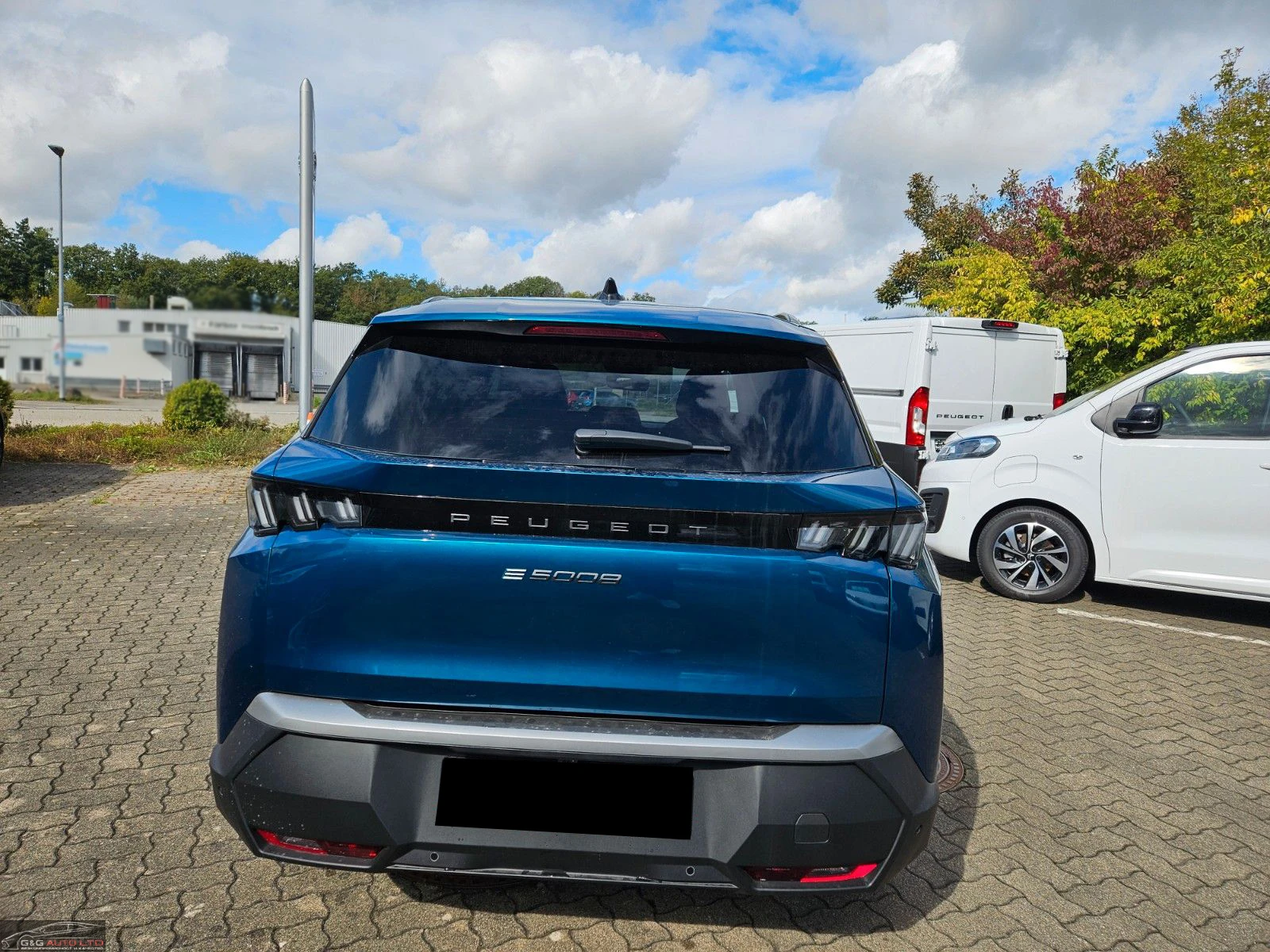Peugeot 5008 E/ALLURE/213HP/PANO/AMBI/CARPLAY/LED/NAVI/180f - изображение 8