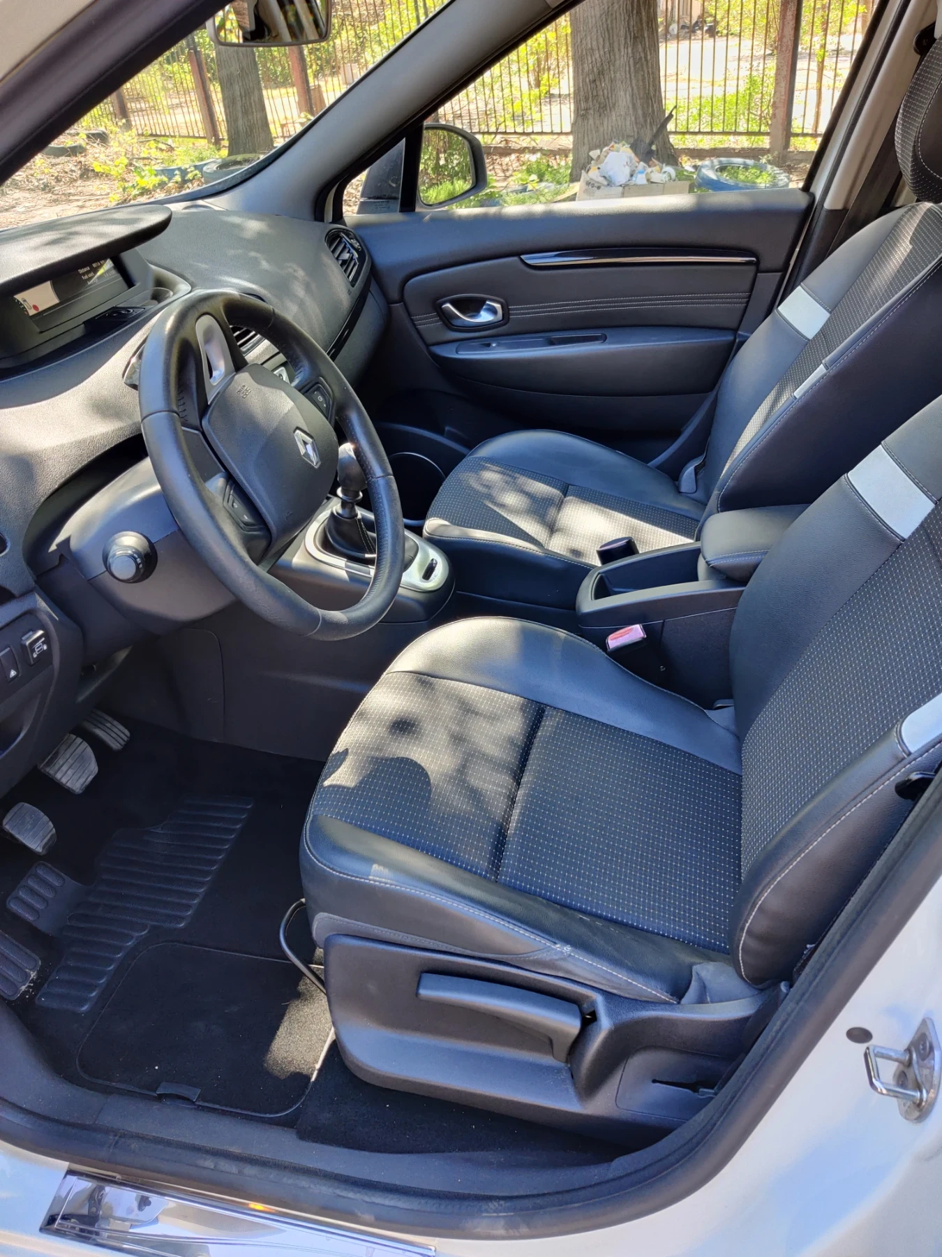 Renault Scenic 1.6LPG, снимка 15 - Автомобили и джипове - 53763076