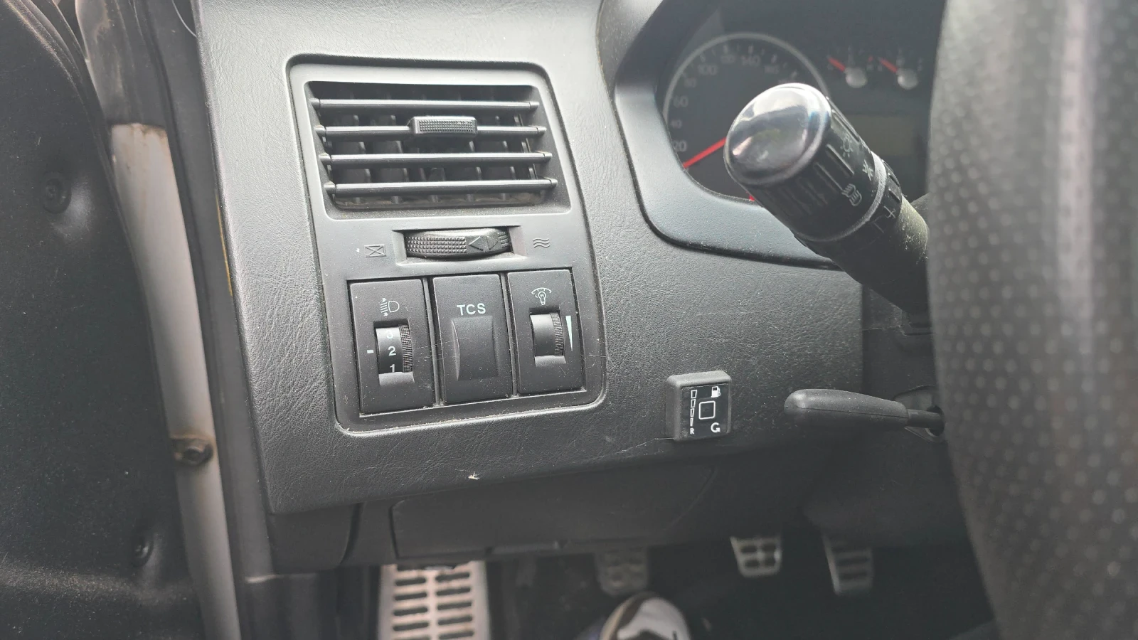 Hyundai Coupe 2.7, снимка 8 - Автомобили и джипове - 54608652