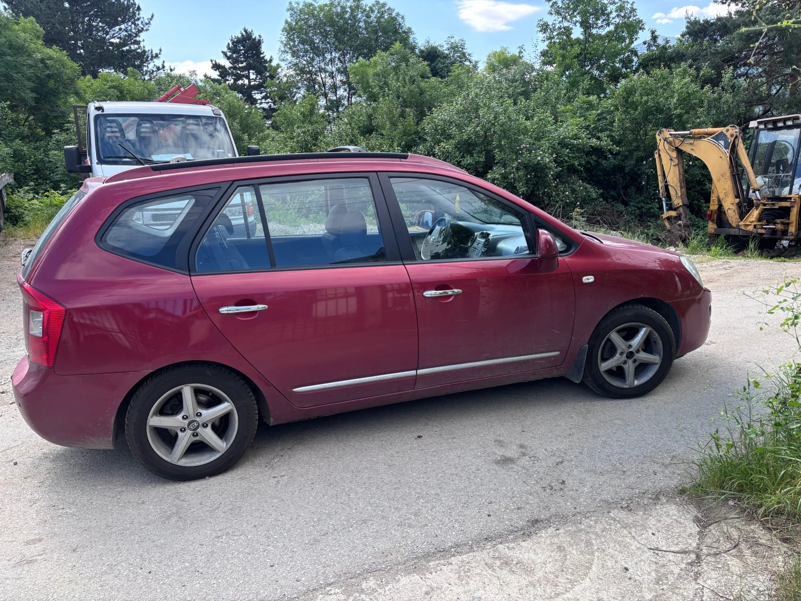 Kia Carens, снимка 2 - Автомобили и джипове - 54724699