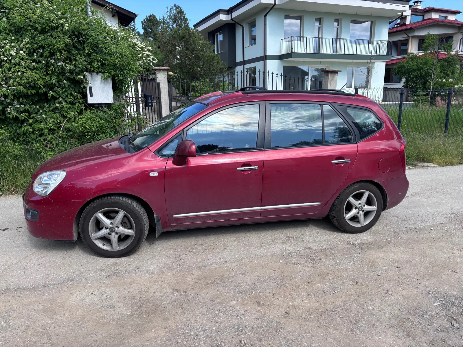 Kia Carens, снимка 4 - Автомобили и джипове - 54724699