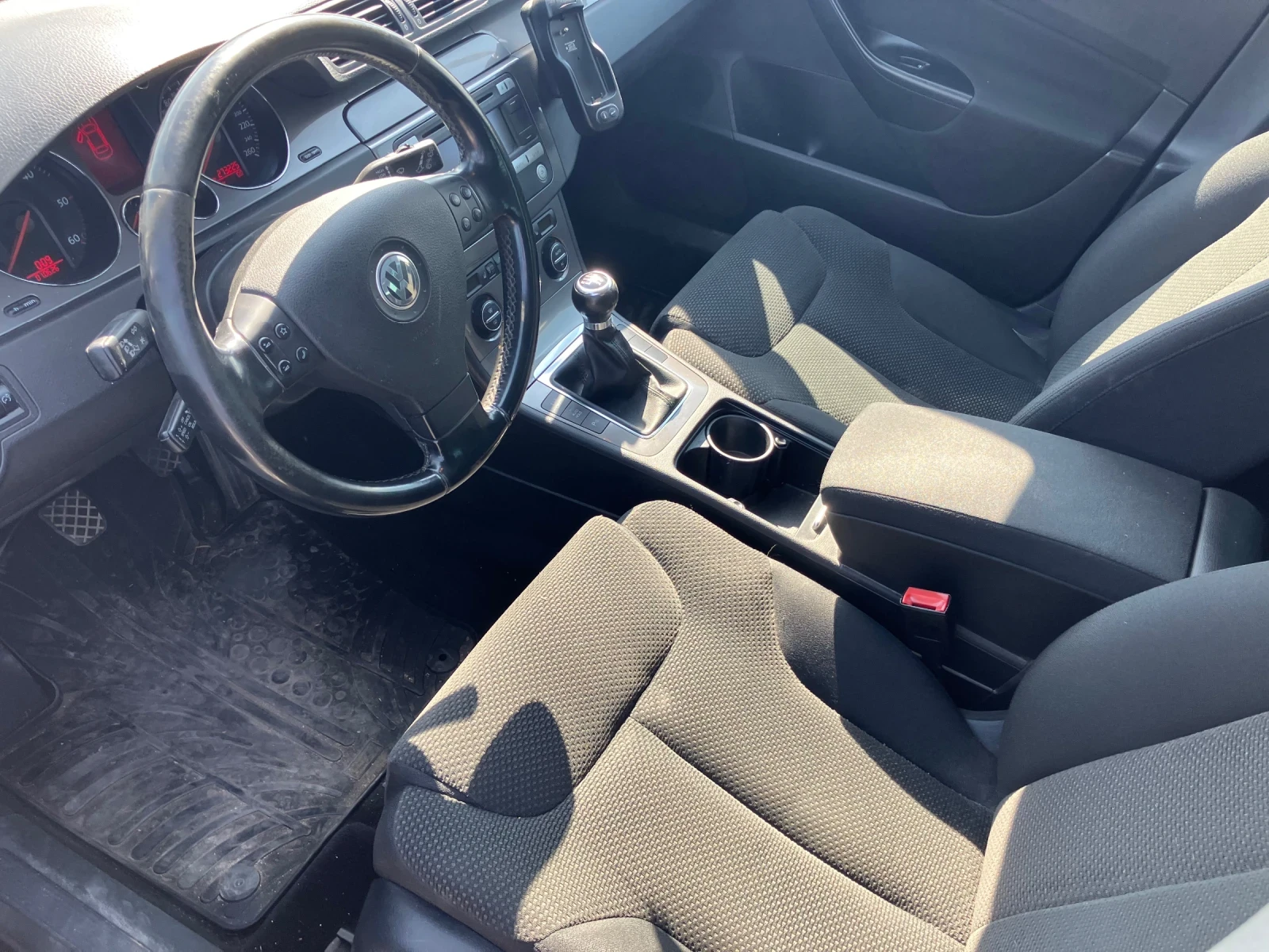 VW Passat 1.9 TDI, снимка 8 - Автомобили и джипове - 54740255