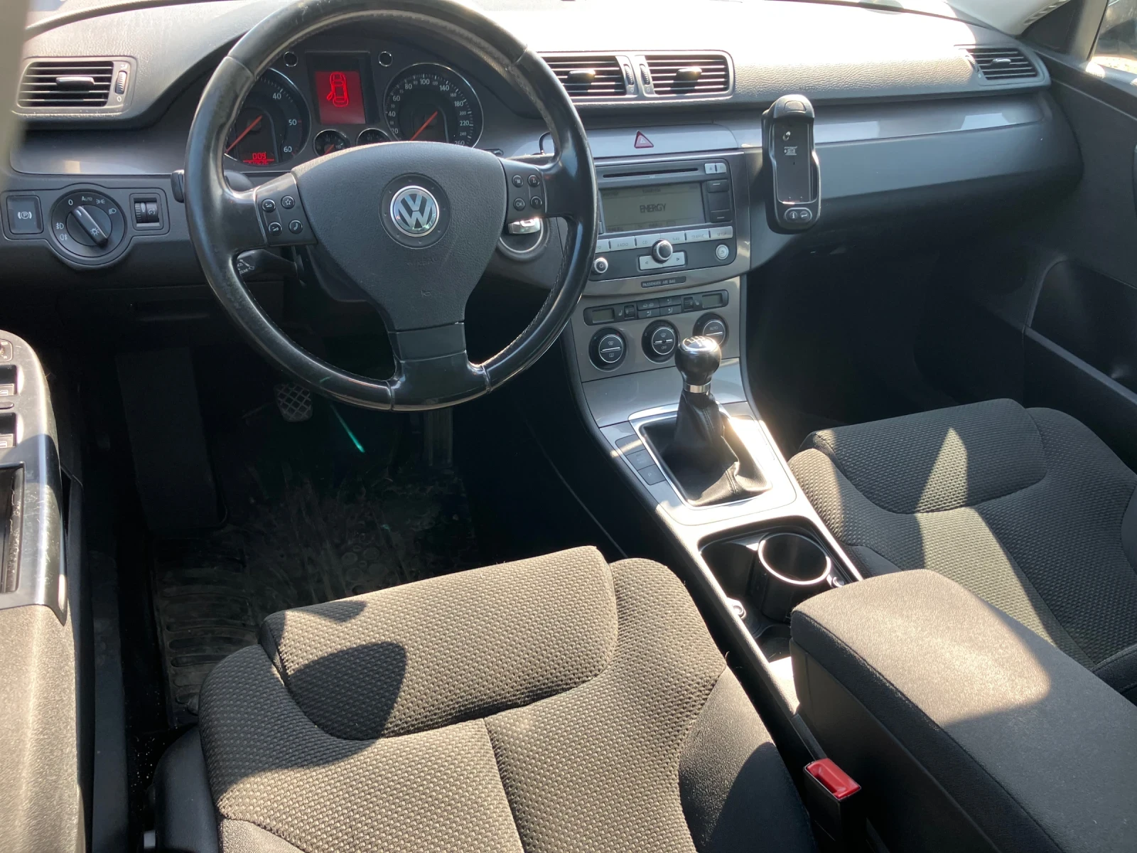 VW Passat 1.9 TDI, снимка 7 - Автомобили и джипове - 54740255