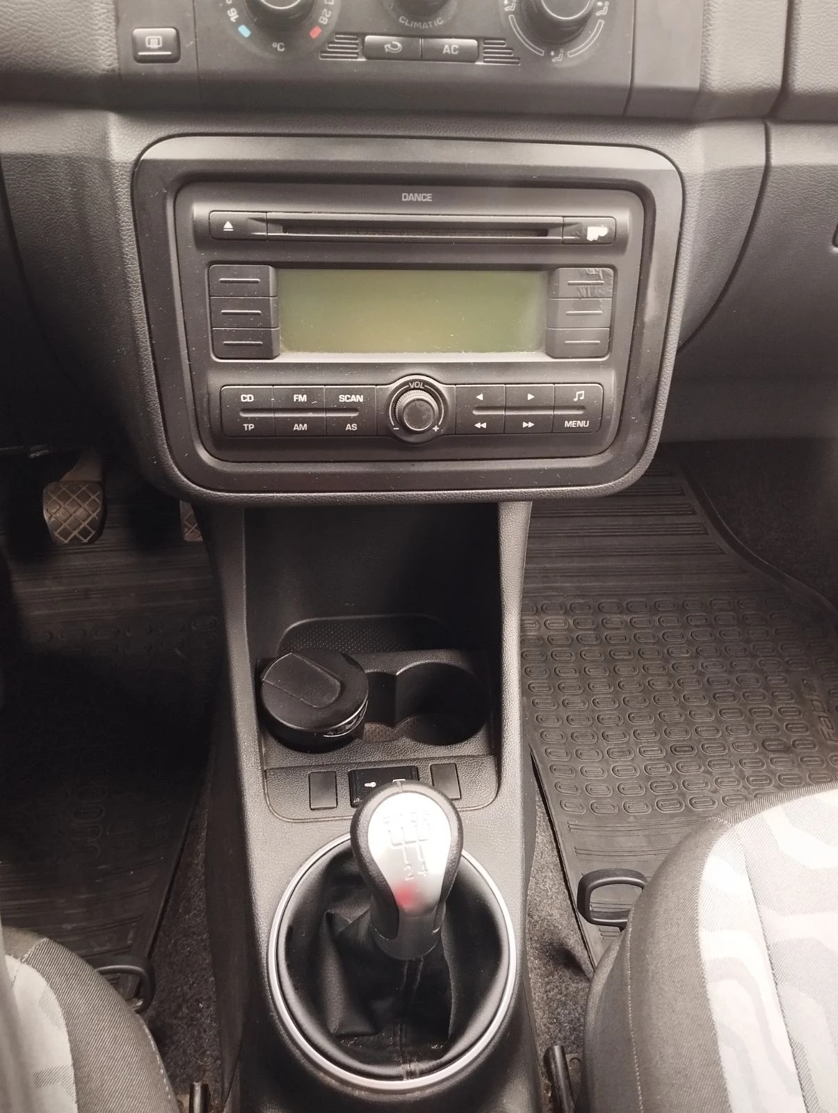Skoda Fabia, снимка 11 - Автомобили и джипове - 54750562