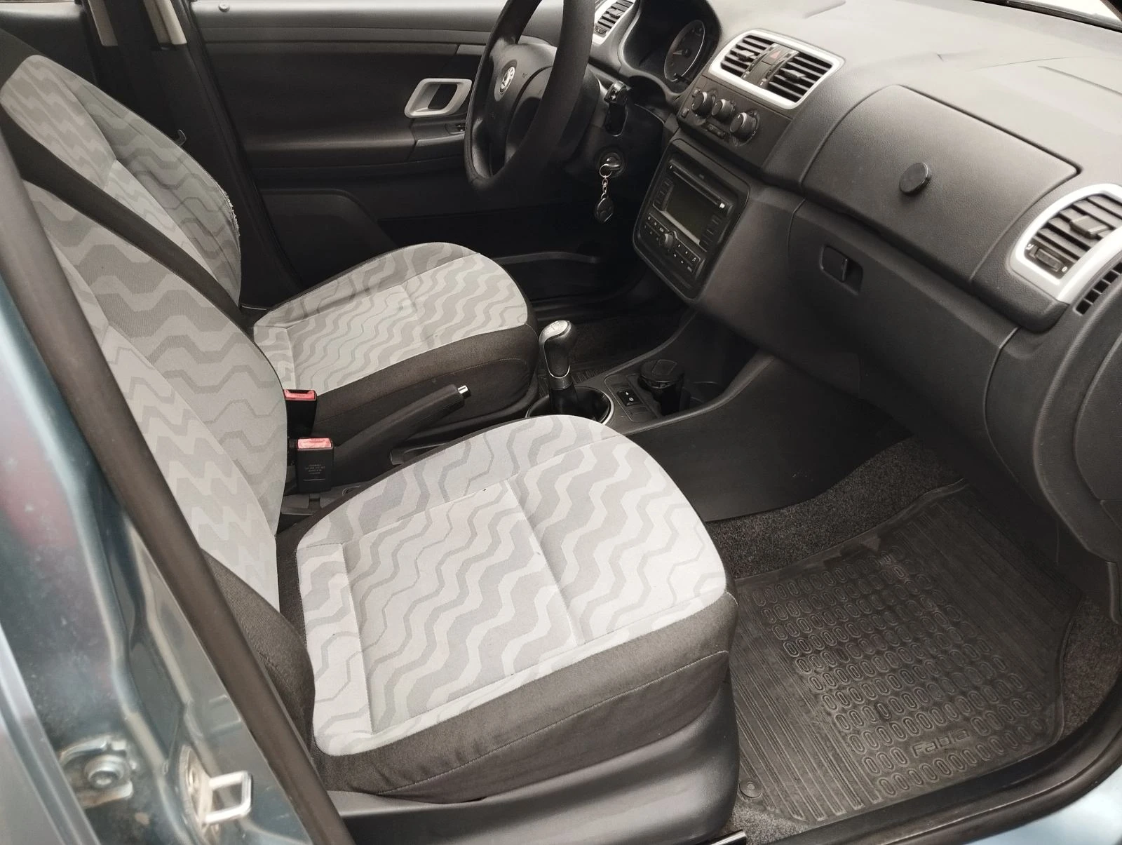 Skoda Fabia, снимка 15 - Автомобили и джипове - 54750562