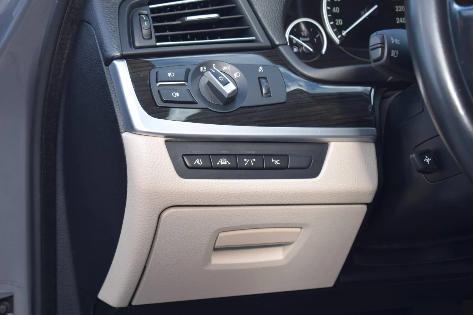 BMW 530 XDRIVE/Facelift/HUD/Adative xenon/ Обдухване, снимка 3 - Автомобили и джипове - 54975955