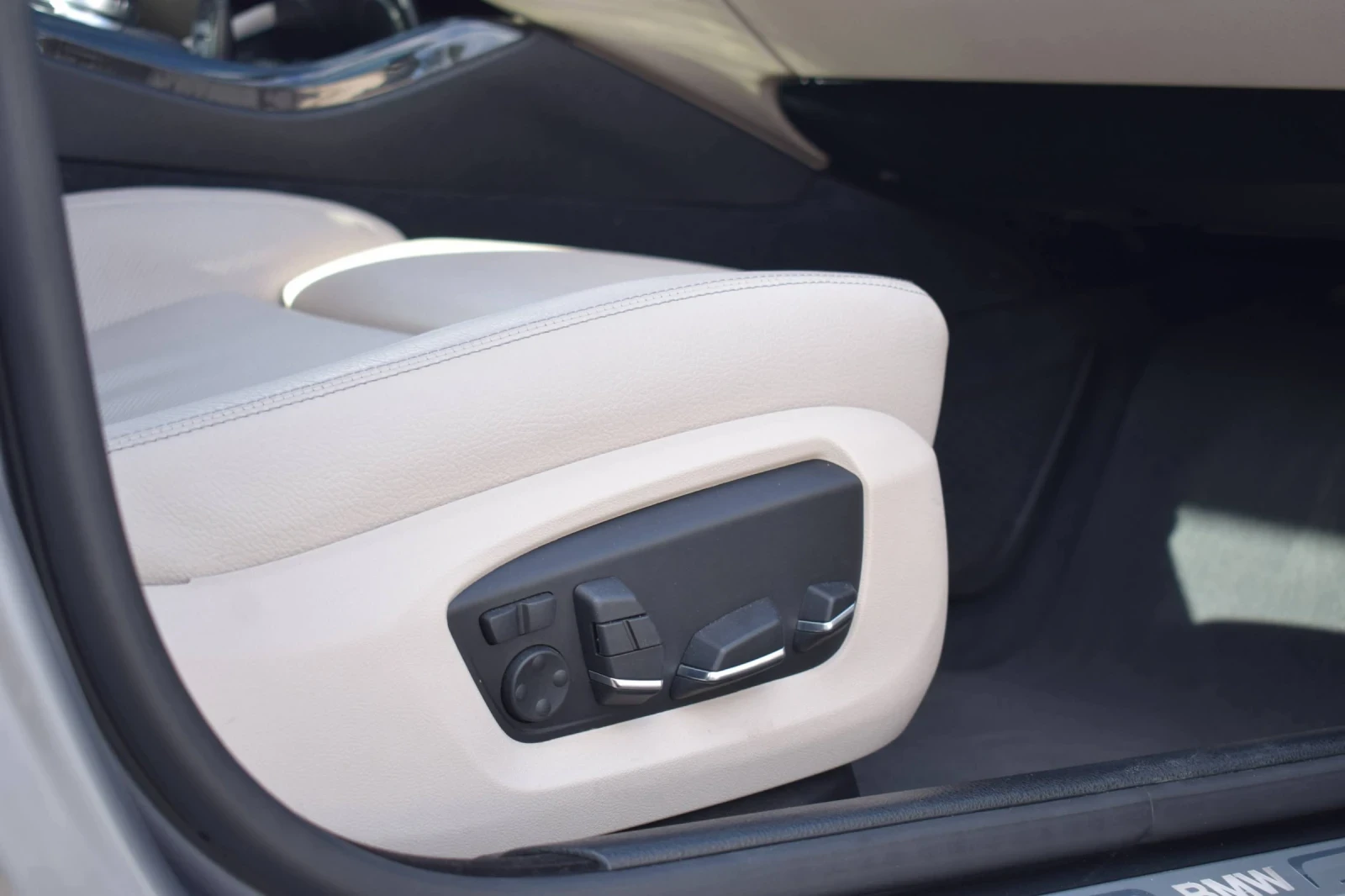 BMW 530 XDRIVE/Facelift/HUD/Adative xenon/ Обдухване, снимка 4 - Автомобили и джипове - 54975955