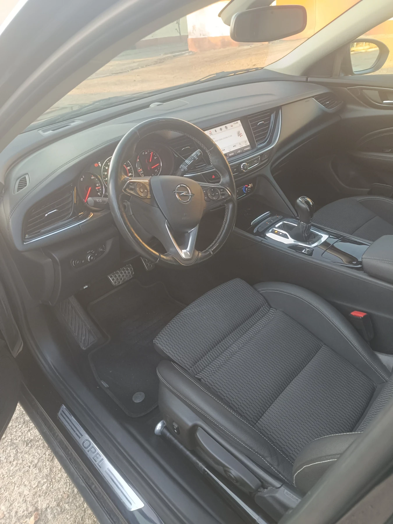 Opel Insignia, снимка 6 - Автомобили и джипове - 55494173