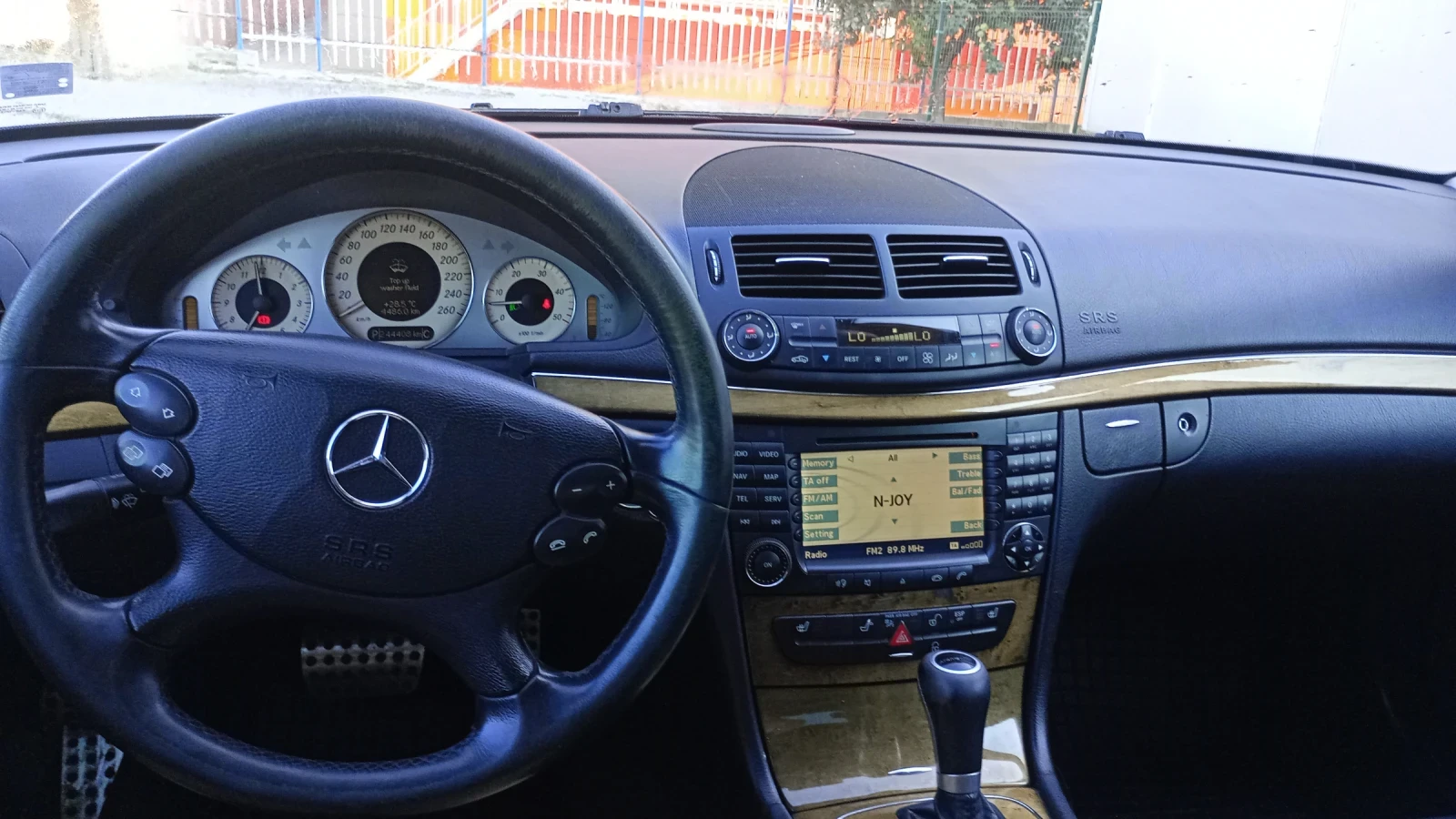 Mercedes-Benz E 320, снимка 11 - Автомобили и джипове - 55504361