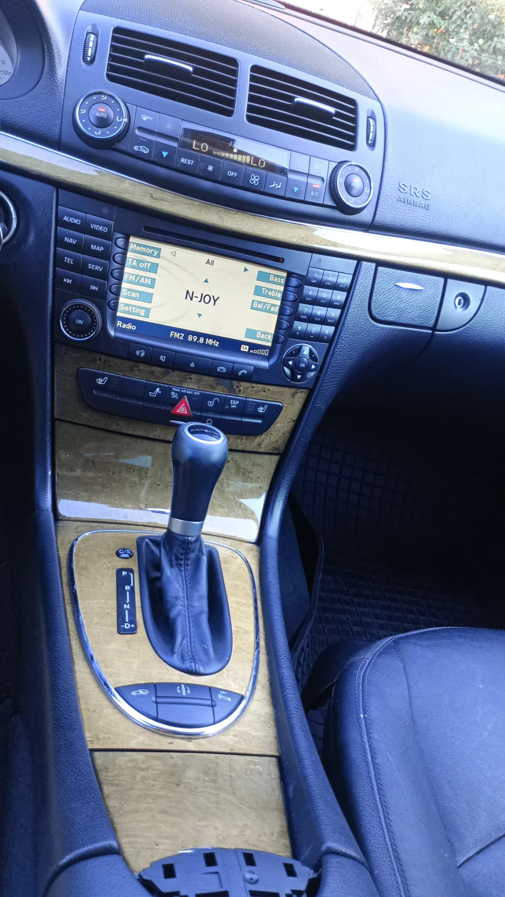 Mercedes-Benz E 320, снимка 12 - Автомобили и джипове - 55504361