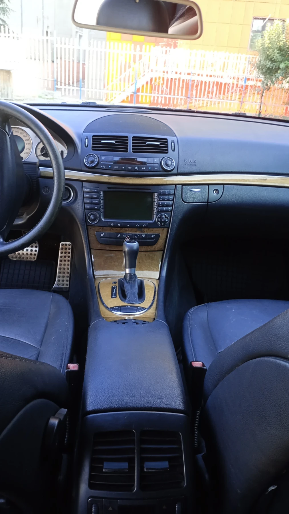 Mercedes-Benz E 320, снимка 3 - Автомобили и джипове - 55504361