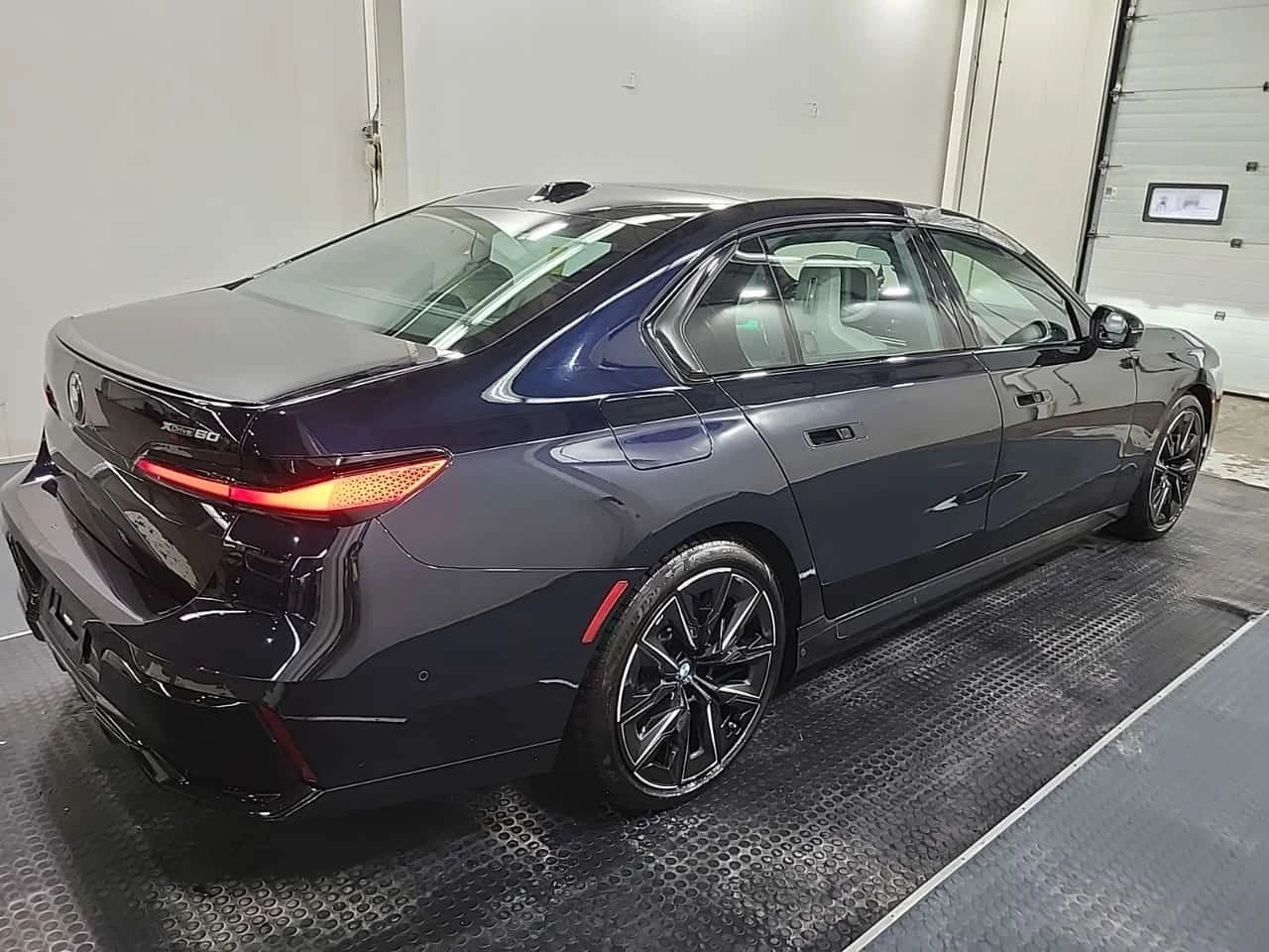 BMW i7 * XDRIVE60 * CARFAX * ЦЕНА ДО БГ, снимка 3 - Автомобили и джипове - 55629327