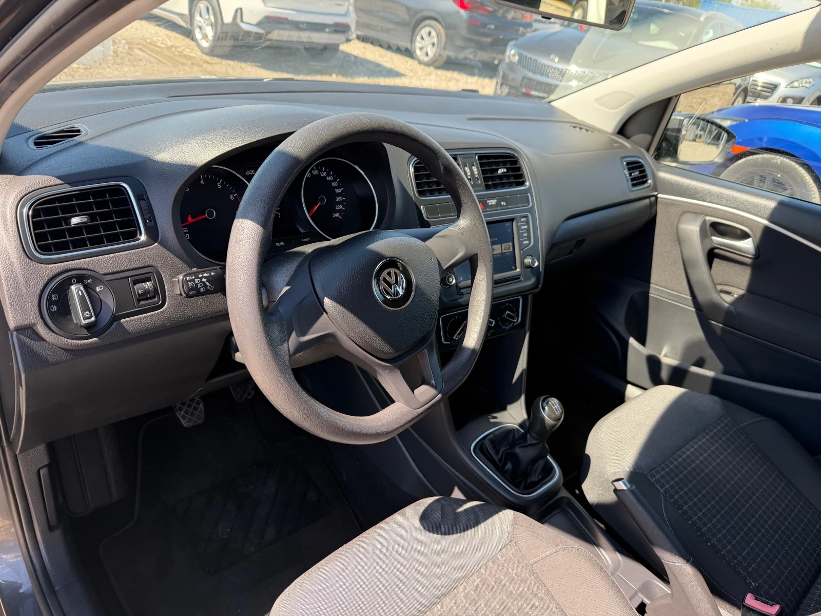 VW Polo 1.0 MPI(КАТО НОВА), снимка 9 - Автомобили и джипове - 56065798