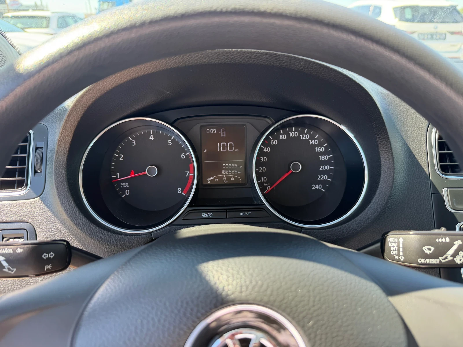 VW Polo 1.0 MPI(КАТО НОВА), снимка 13 - Автомобили и джипове - 56065798