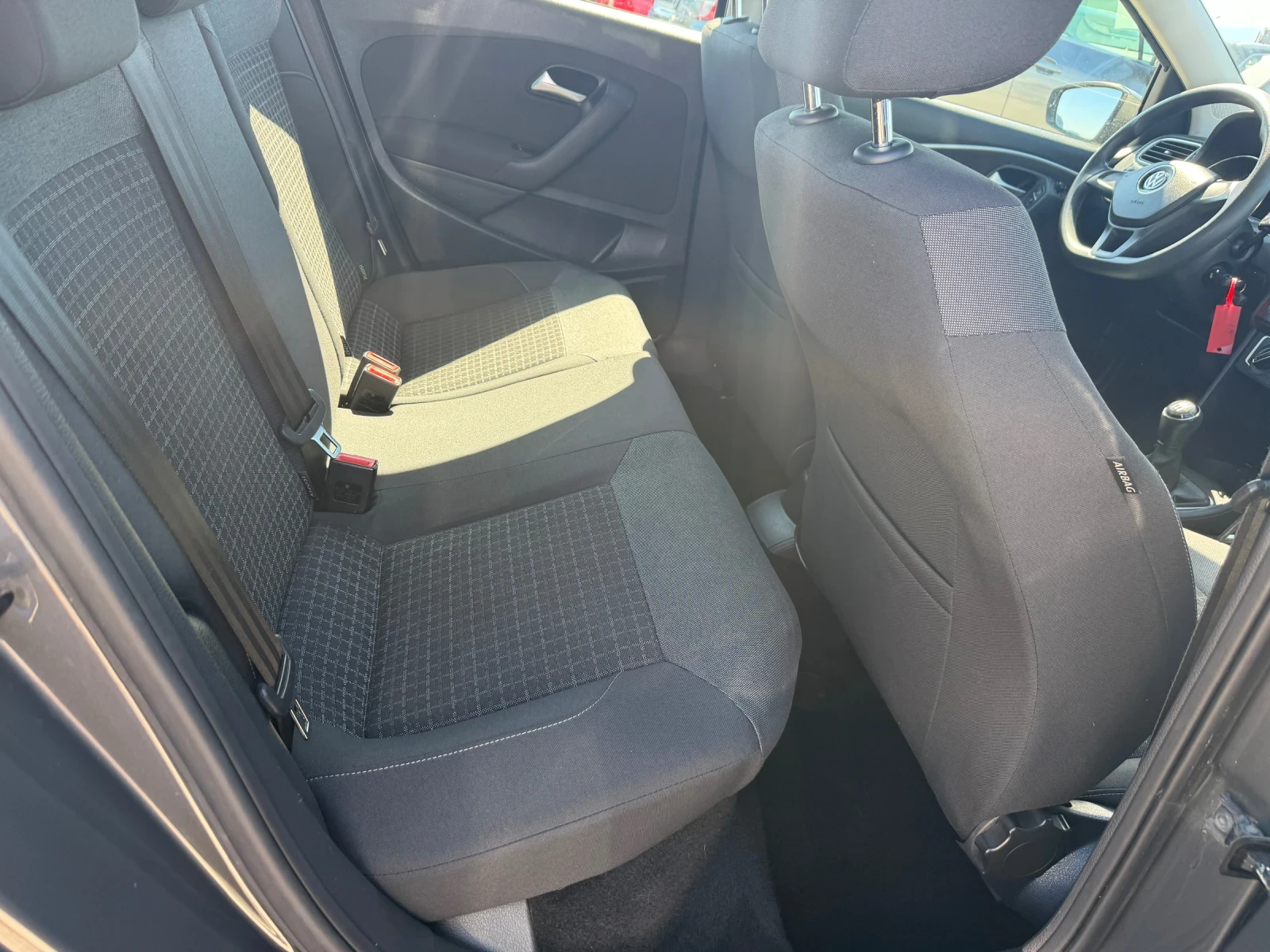 VW Polo 1.0 MPI(КАТО НОВА), снимка 11 - Автомобили и джипове - 56065798