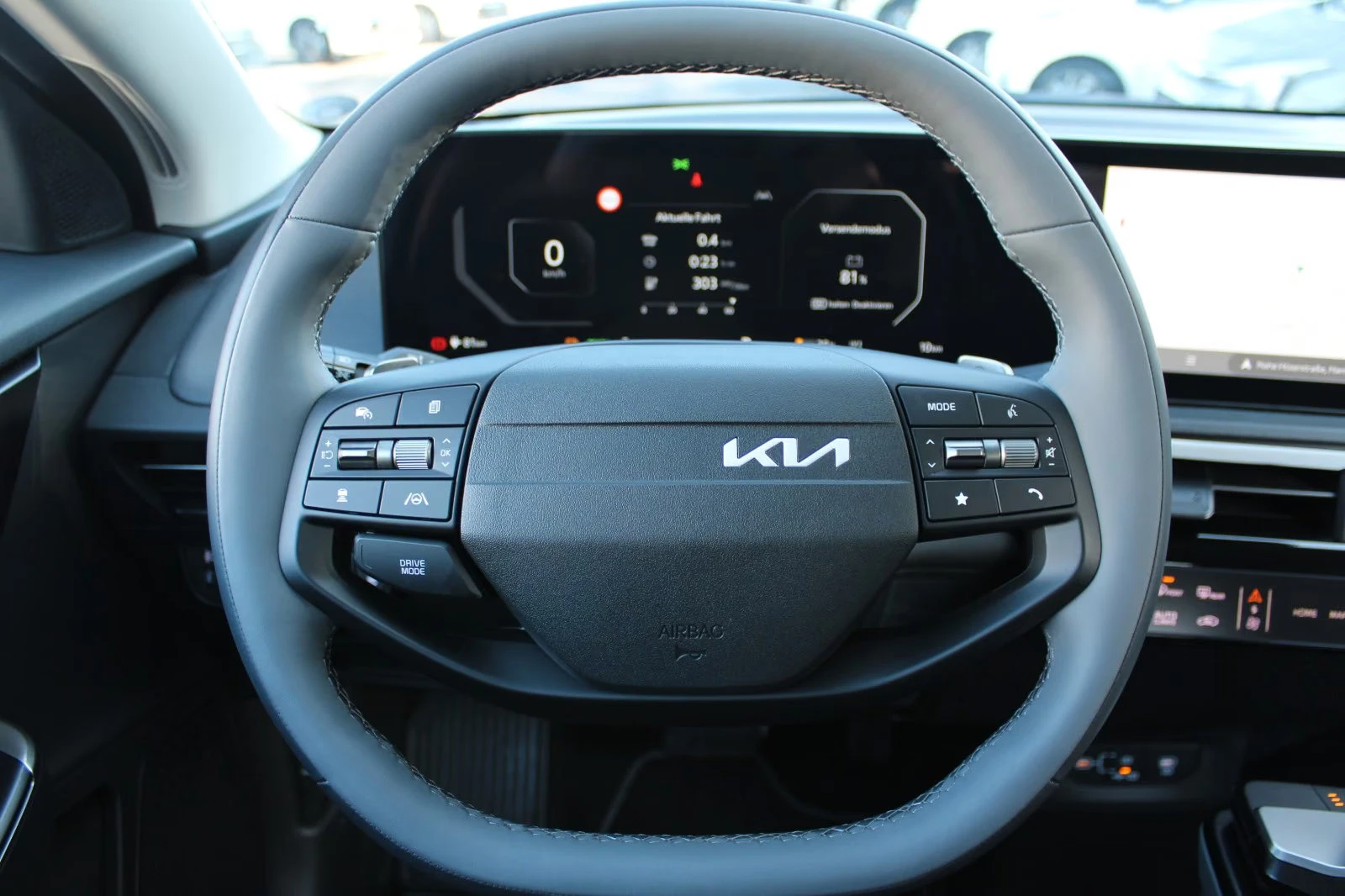 Kia EV6 НОВ!/AIR/170HP/CAN/LED/CPLAY/KLESS/NAVI/ACC/690q, снимка 8 - Автомобили и джипове - 56128120