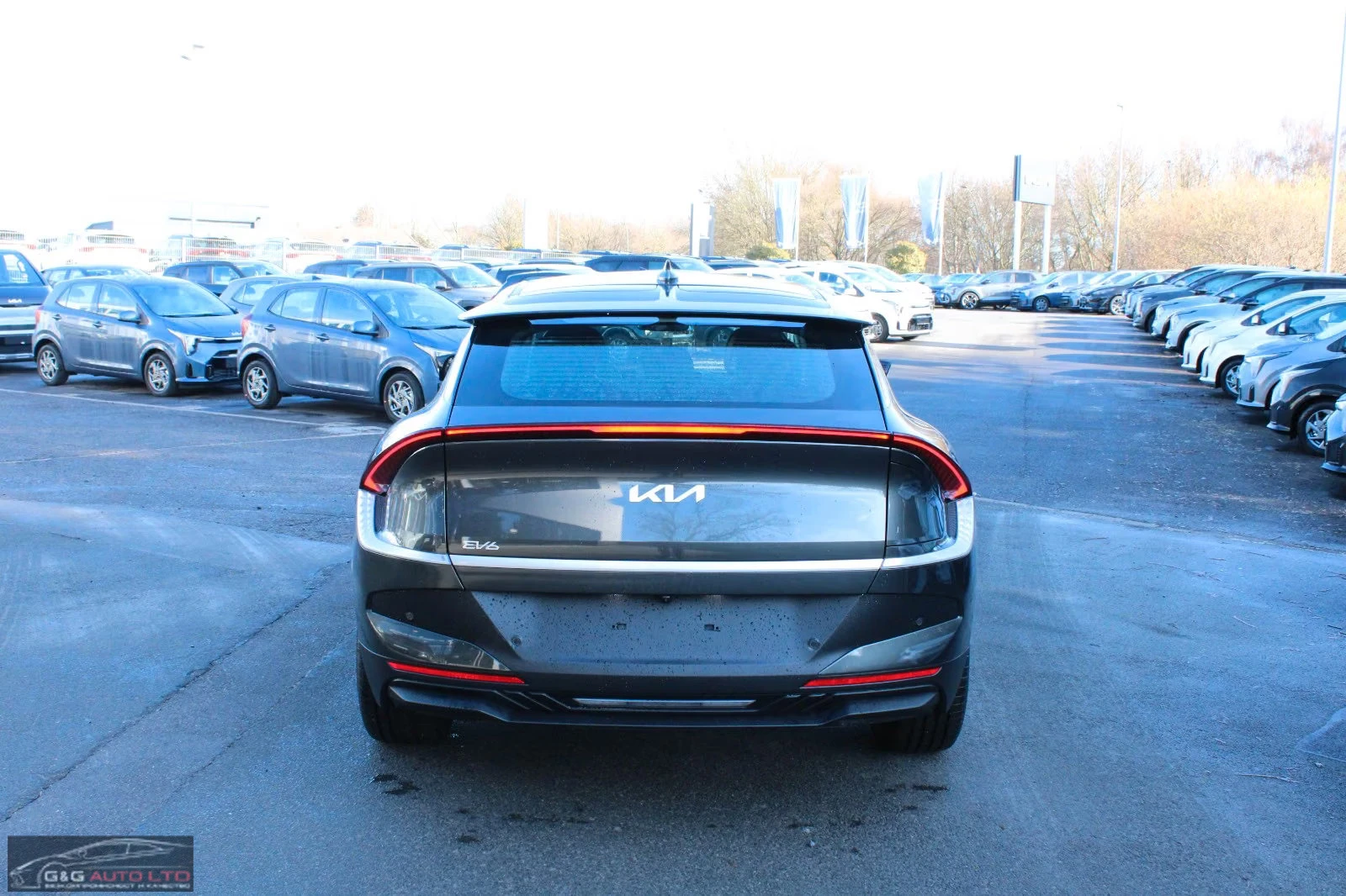 Kia EV6 НОВ!/AIR/170HP/CAN/LED/CPLAY/KLESS/NAVI/ACC/690q, снимка 5 - Автомобили и джипове - 56128120