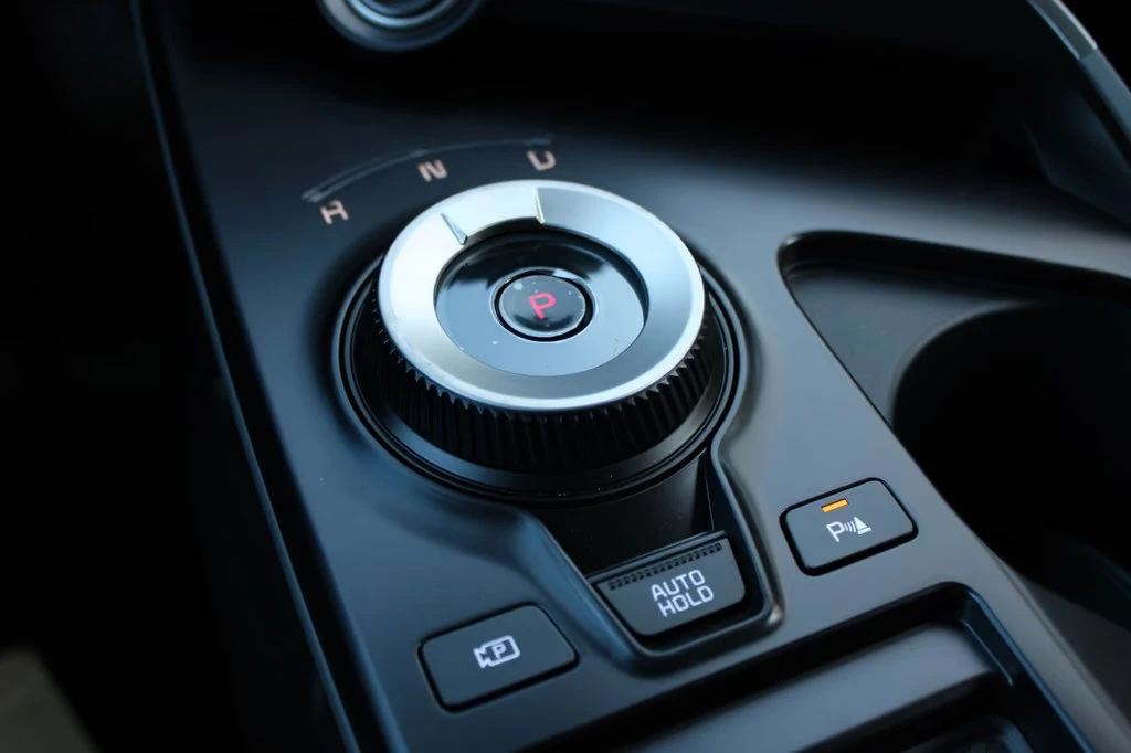 Kia EV6 НОВ!/AIR/170HP/CAN/LED/CPLAY/KLESS/NAVI/ACC/690q, снимка 12 - Автомобили и джипове - 56128120