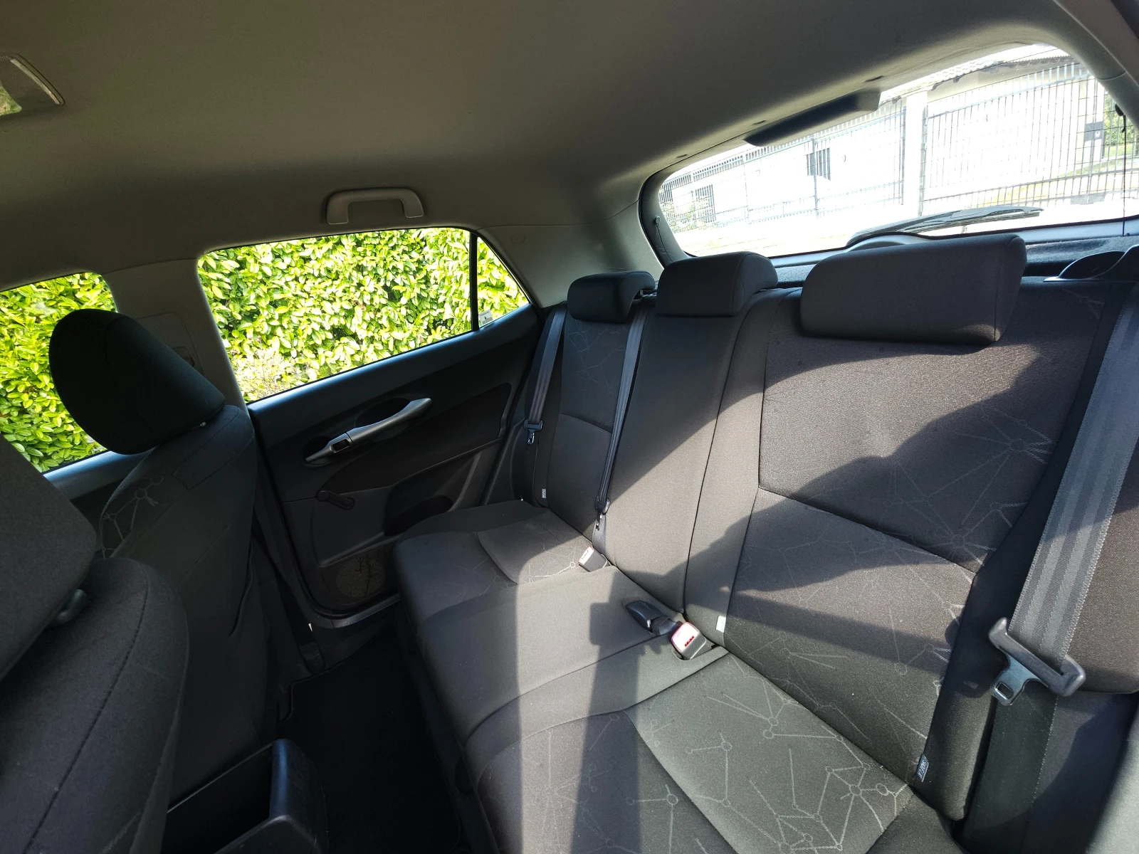 Toyota Auris, снимка 9 - Автомобили и джипове - 56363605