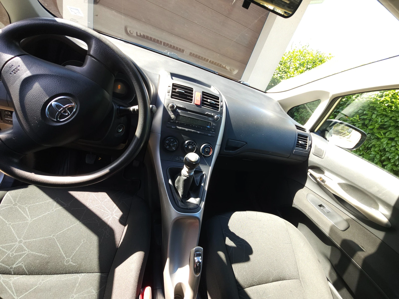 Toyota Auris, снимка 11 - Автомобили и джипове - 56363605