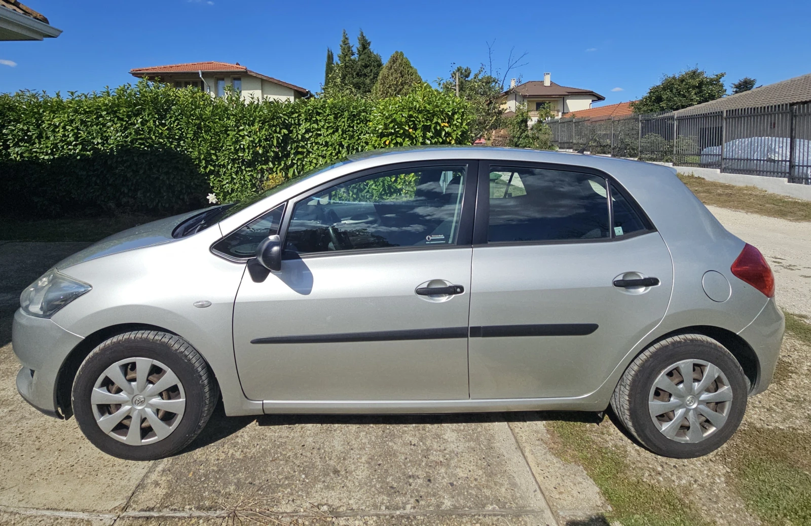 Toyota Auris, снимка 3 - Автомобили и джипове - 56363605