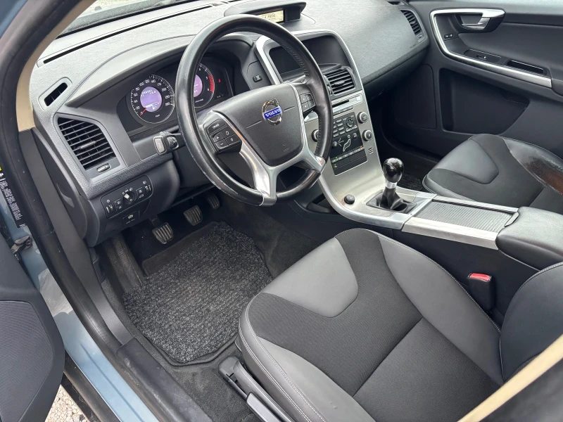Volvo XC60 2.4 D 5 РЪЧКА, снимка 9 - Автомобили и джипове - 53443171