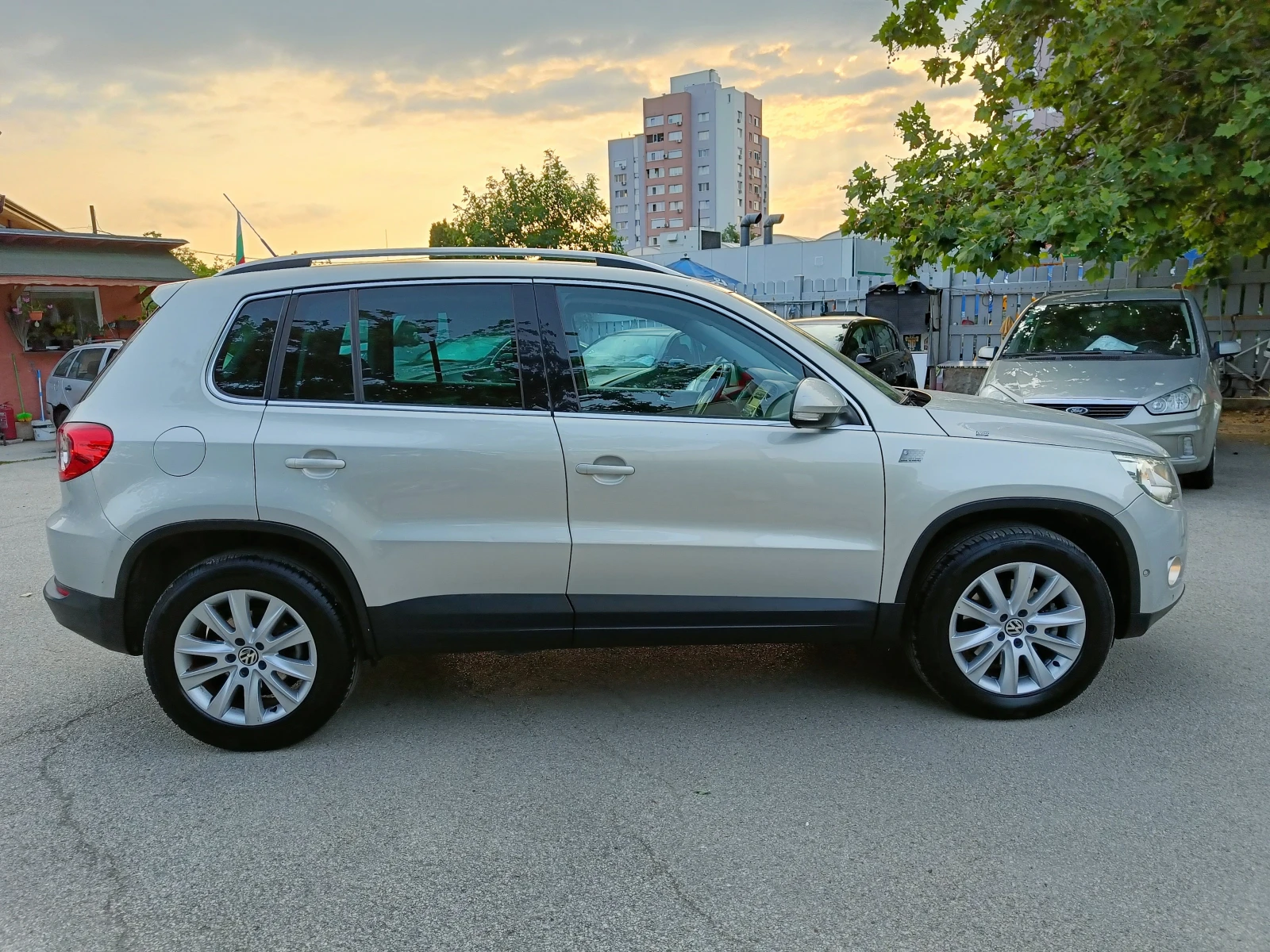 VW Tiguan 2.0 BARTER 140 - изображение 4