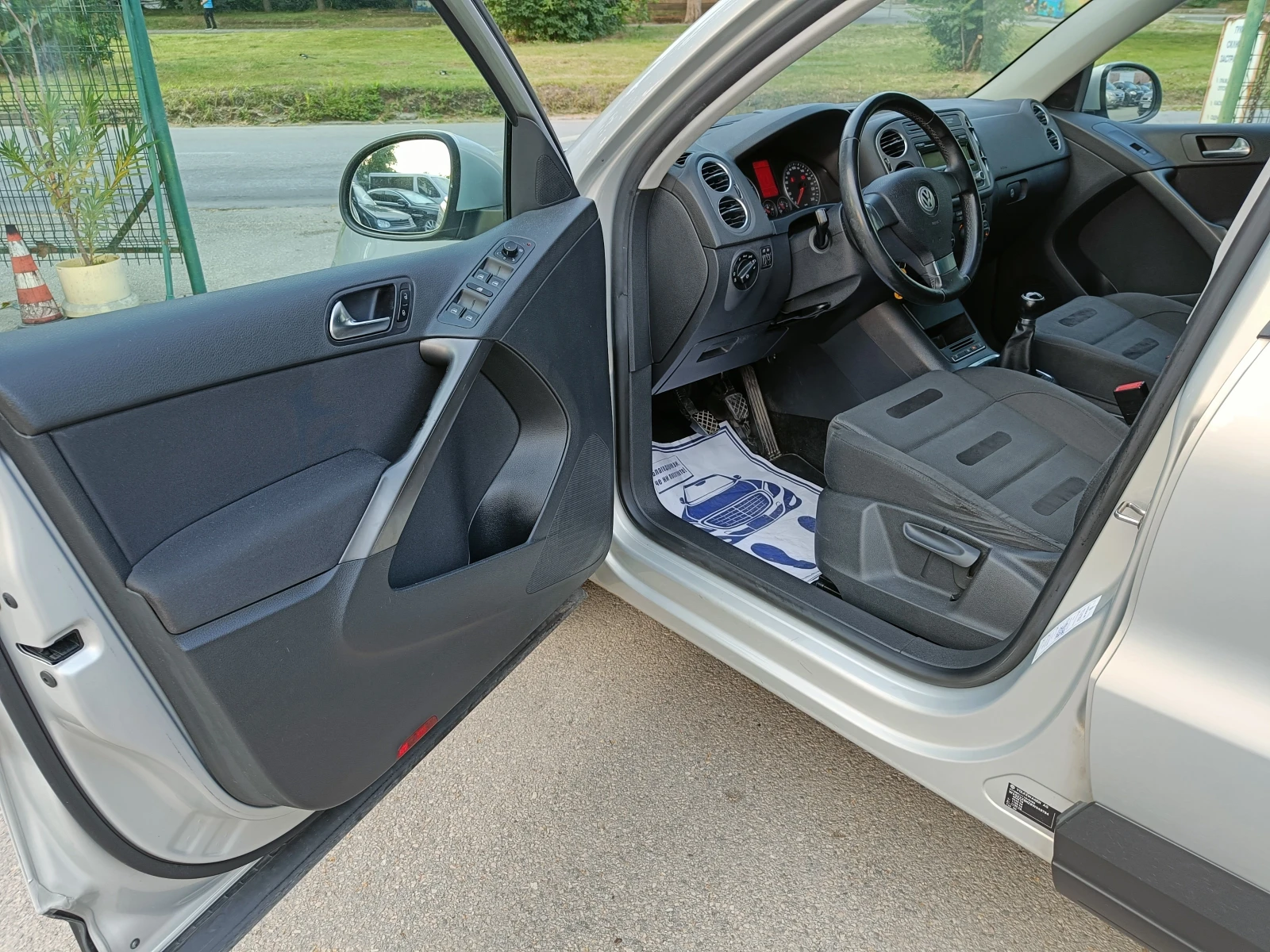 VW Tiguan 2.0 BARTER 140 - изображение 10