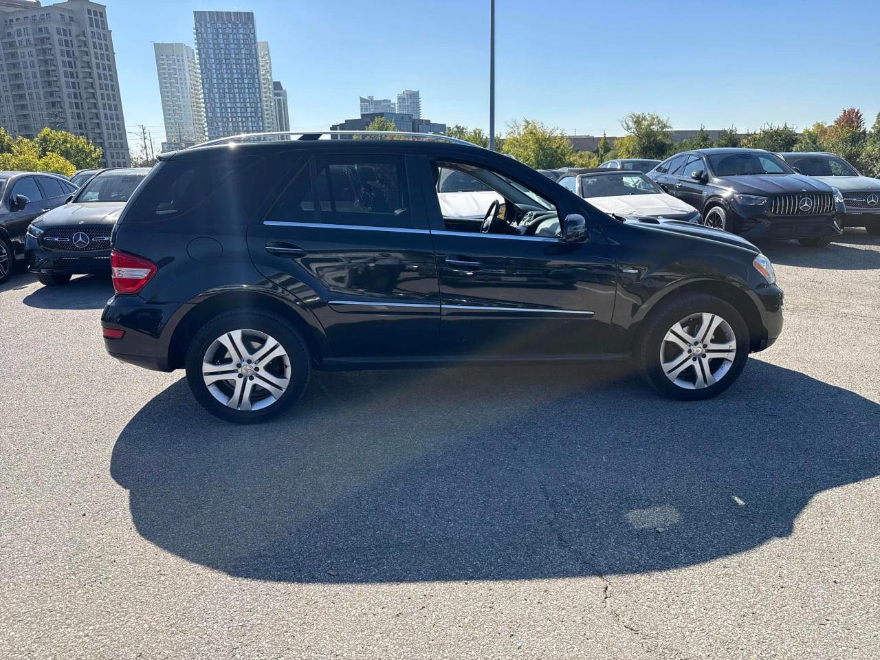Mercedes-Benz ML 350 * АВТО КРЕДИТ* ЦЕНА ДО БГ * CARFAX *  - изображение 2