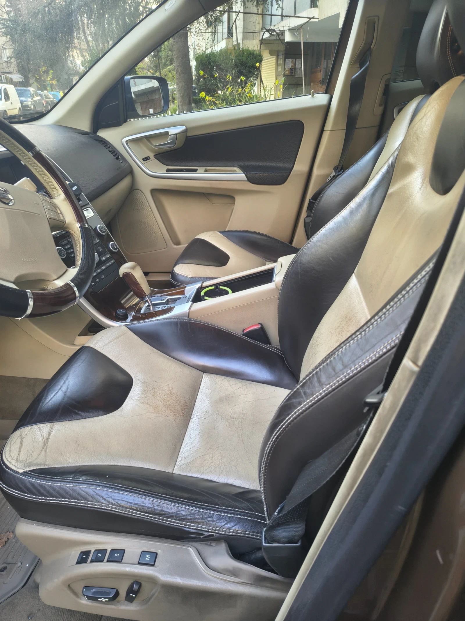 Volvo XC60 D5 AWD, снимка 7 - Автомобили и джипове - 53875650