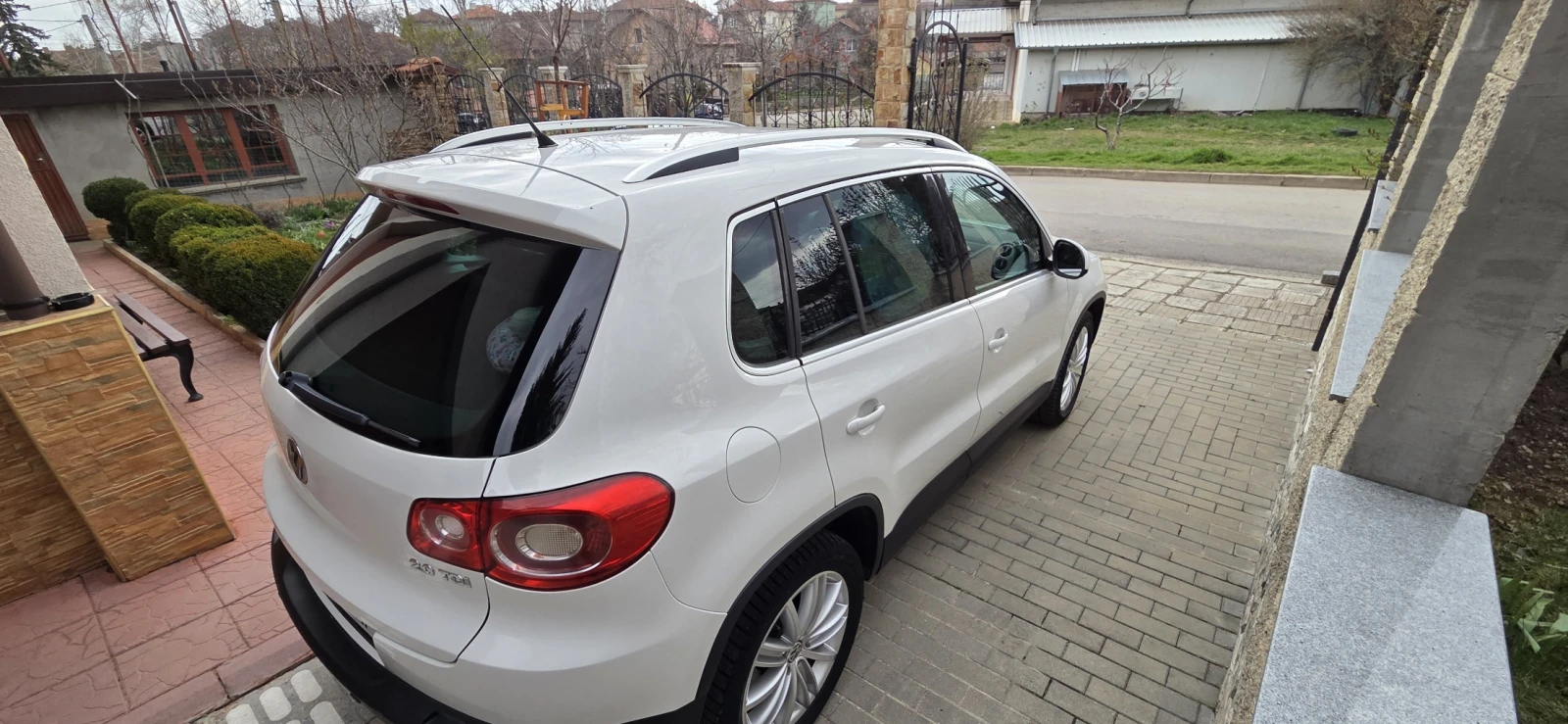 VW Tiguan 2.0TDI 4Motion, снимка 4 - Автомобили и джипове - 53978426